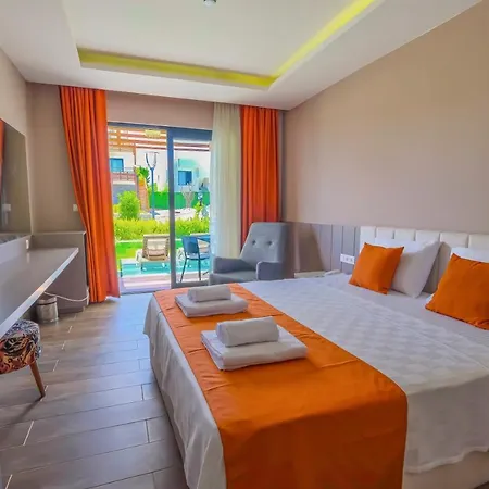 Feniks Hotell 3*