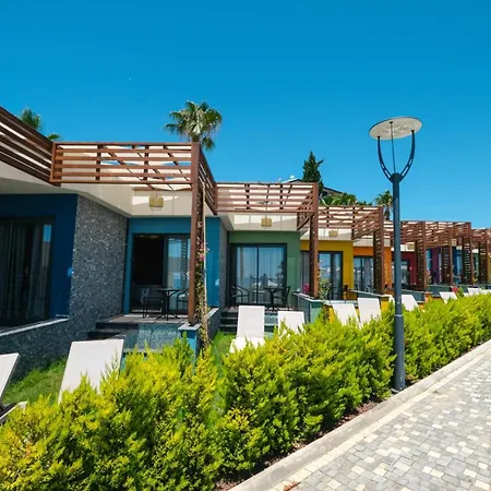 Feniks 3* ألانيا